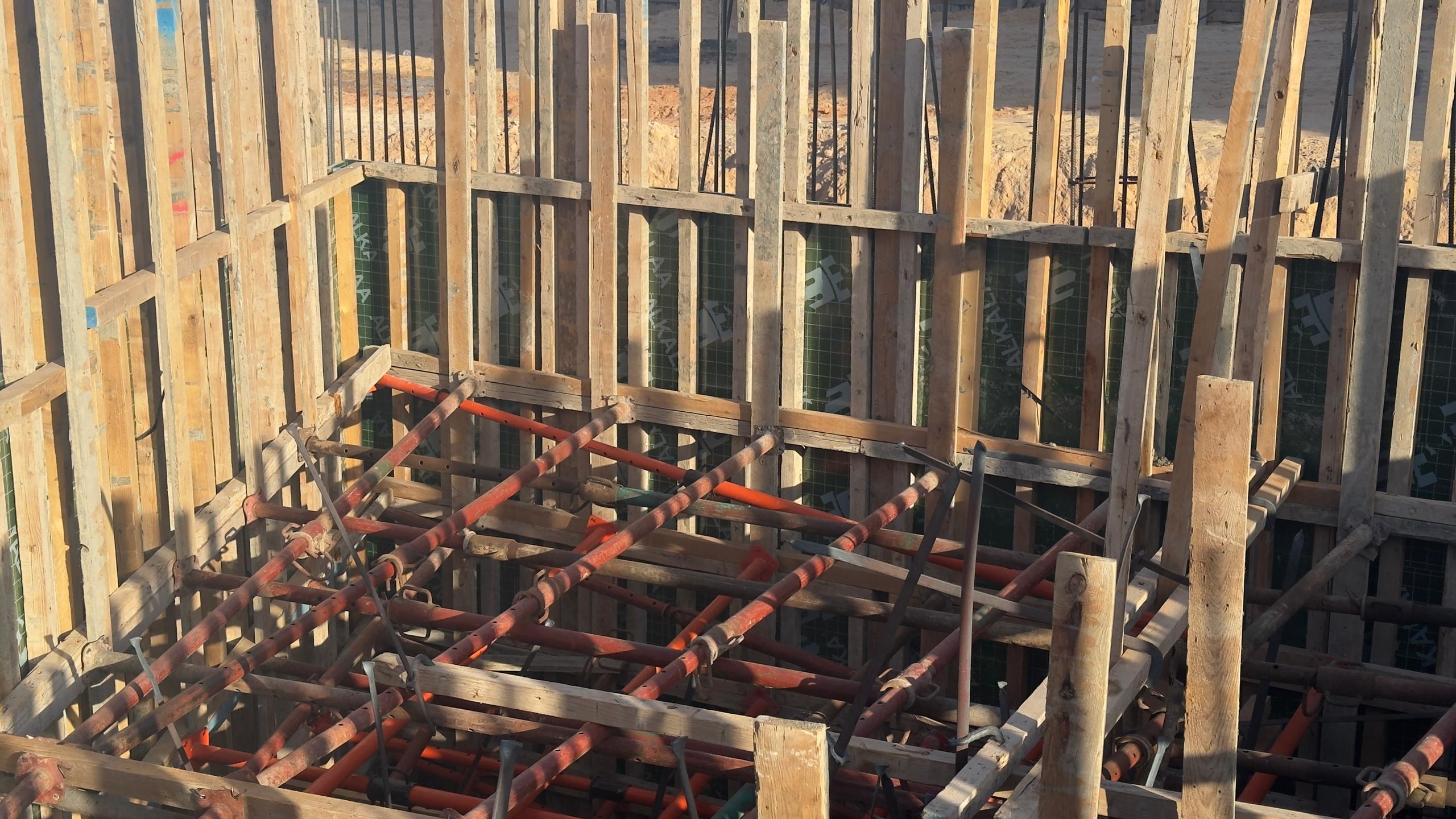 مشروع خزانات مياة و صرف صحي